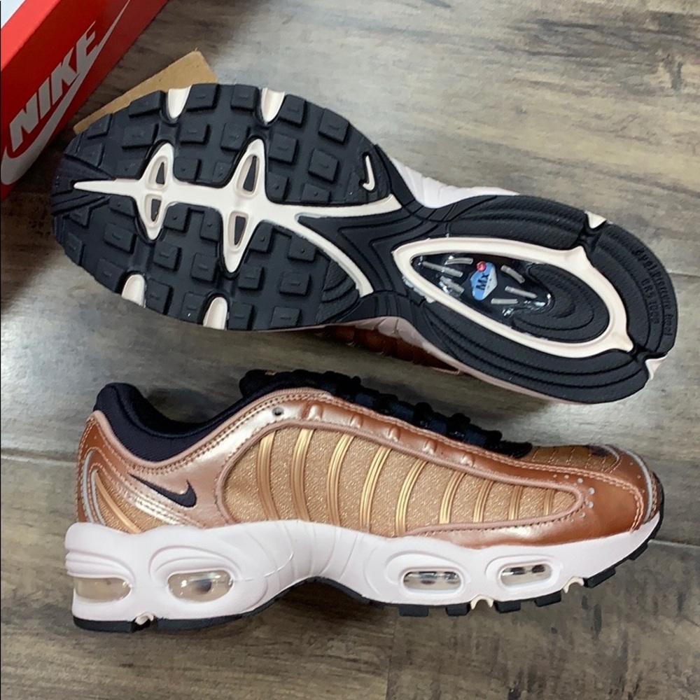 NIKE W AIR MAX TAILWIND IV - Picture 3 of 16